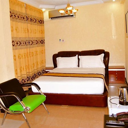 Best Point Hotel Dar es Salaam Bagian luar foto